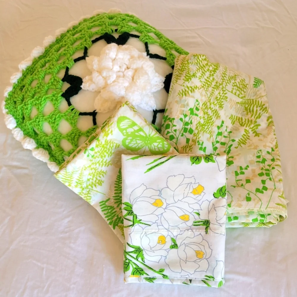 Vintage Queen Sz 5pc Bedding Curation - Picture 11 of 11